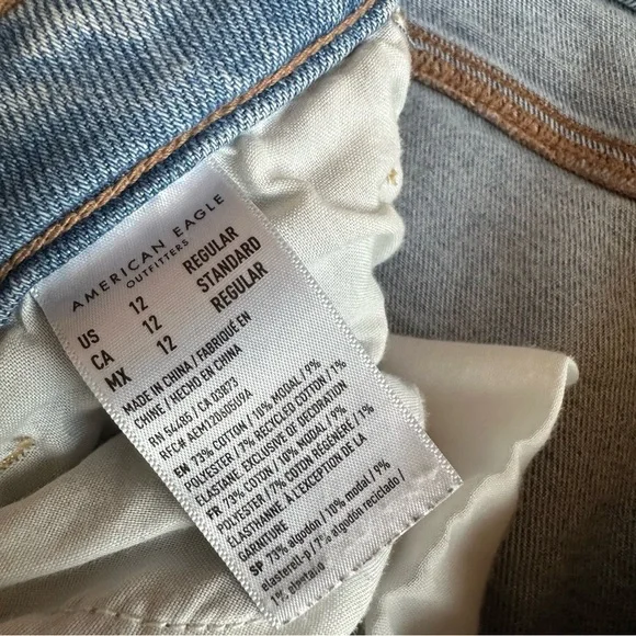 American Eagle Stretch Distressed Mom Jeans Size 12 - Picture 5 of 7